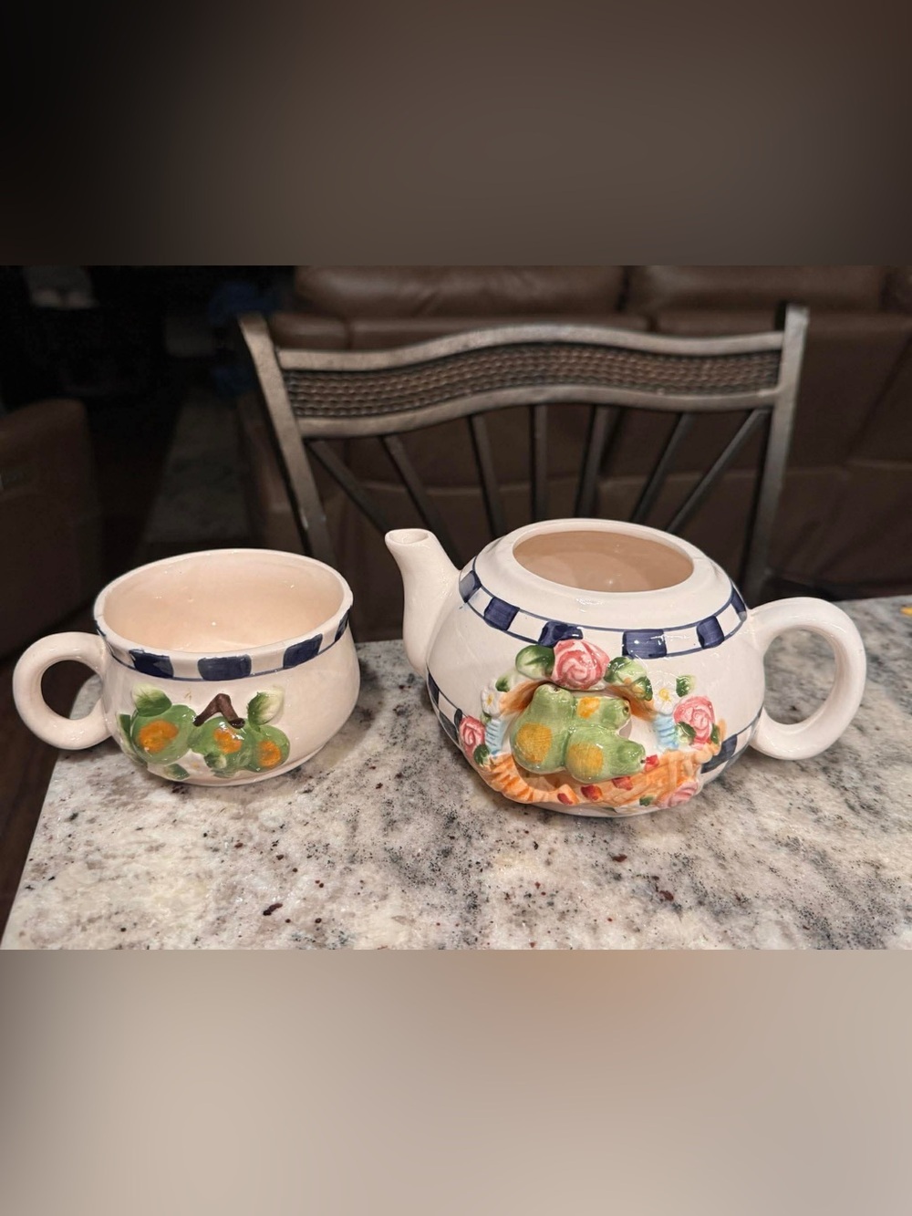 vintage Ganz "GAN10" individual teapot and cup set
No chips or cracks